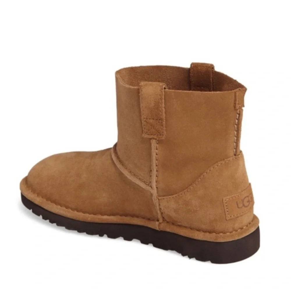 NWT UGG CLASSIC UNLINED SEUDE BOOTS SIZE 5